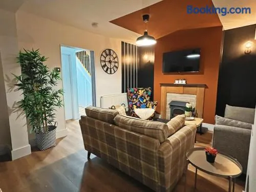 Darfield 4 Bedrooms Home 6 Beds 2 Showers Driveway Parking For Business Stays - Image 1