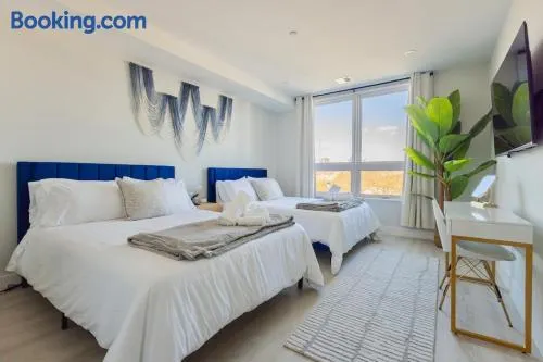 Sleek Loft 15 Min from NYC with Manhattan View - Image 1