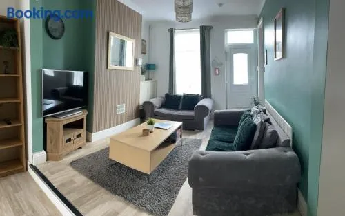 Selston House, 3 bedroom cosy cottage Home for up to 6 Guests, Cul-de-sac on Private road - Image 1
