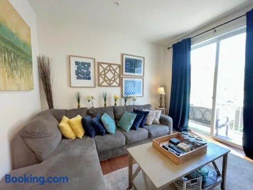 Charming DC Townhome with 3 Private Bedroom Suites - Image 1
