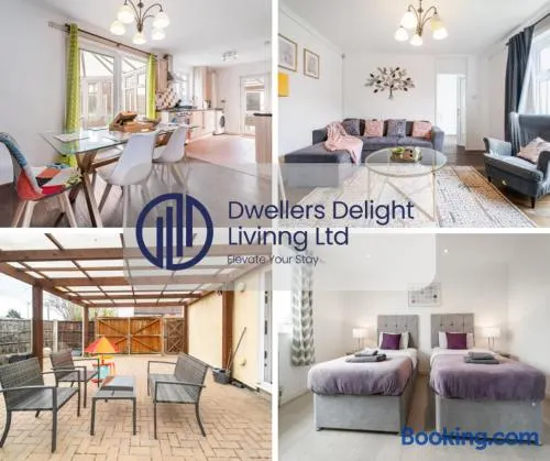 Dwellers Delight Living Ltd Serviced Accommodation, Chigwell, London 3 bedroom House, Upto 7 Guests, Free Wifi & Parking - Image 1