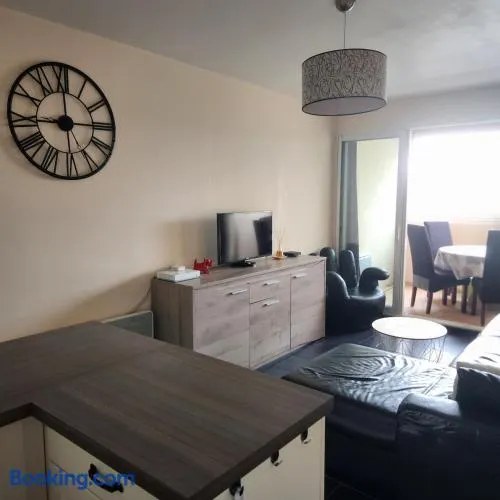 Bel appartement avec vue sur l'hippodrome - Image 1