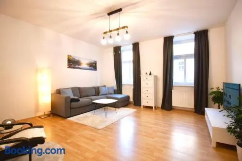 Cozy 2 ROOM APARTMENT - Enjoy autumn in Vienna - Image 1