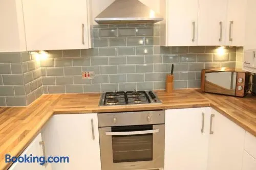 Large 3 bedroom apartment in gated development - Image 1