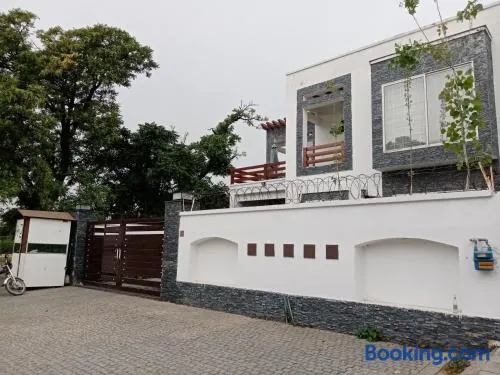 Crosswinds Guest House - Image 1