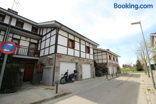 Chalet junto a la Ciudadela de Jaca - Image 1