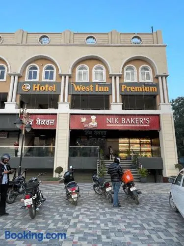 Hotel West Inn Premium - Image 1