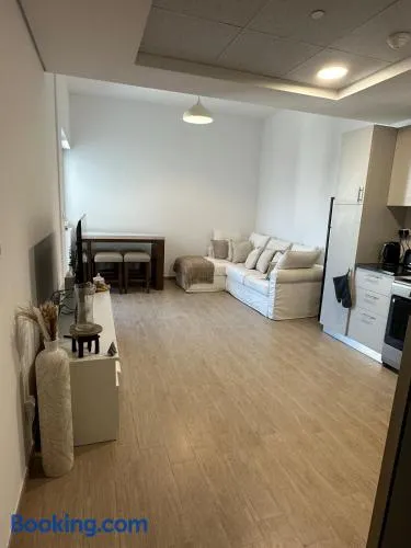 The Nook 2 - 2 bed flat near Dubai Marina - Image 1