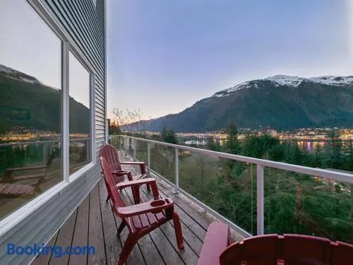 Juneau Escape Ocean Views, Deck & Soaking Tub - Image 1