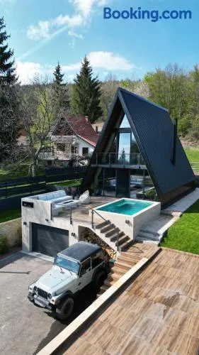 V house Goc - Image 1