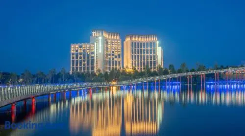 New Century Grand Hotel Zunyi - Image 1