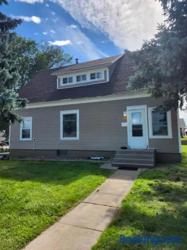 The Spruce House Family 4BR 2 Bath Great Location In Ogallala Close to Lake McConaughy - Image 1