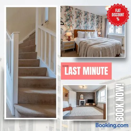 Last-Minute Escapes ! Summer Days l RTM Stay l 4 -Bed House By Finesse Stays Short Lets & Serviced Accommodation Wakefield With Parking, Contractors - Image 1