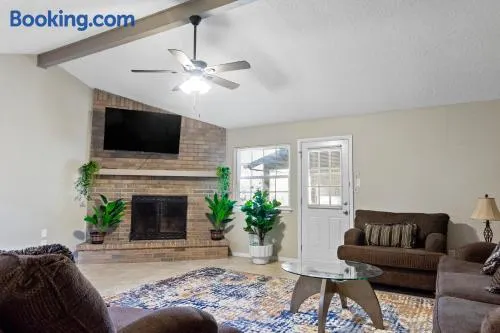Cozy Retreat near DFW & Stadium/Game Room - Image 1