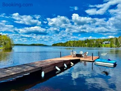 Chalet au bord du lac à la Baie Boudreault - Image 1