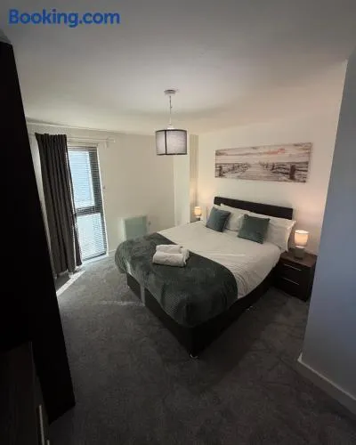 Central Liverpool 2-Bed Balcony Apartment by StaySavvy Accommodation - Image 1