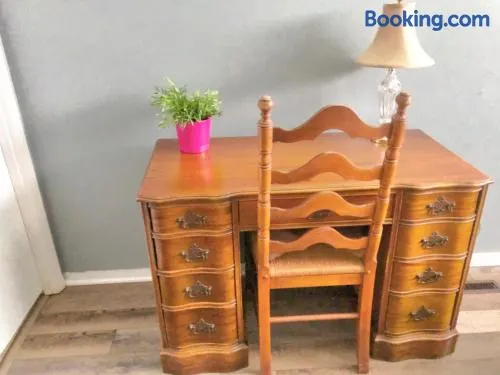 Cheerful 3-BR home near Downtown Dayton, Wright Patterson AFB and Airport - Image 1