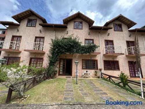 Casa com vista deslumbrante próximo a feirinha - Image 1