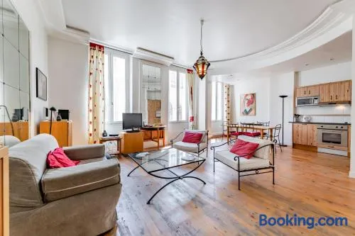 Appartement de grand standing, joliment décoré - Image 1