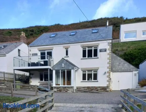 Karrek View - Trebarwith Strand (Sleeps 8-10) - Image 1