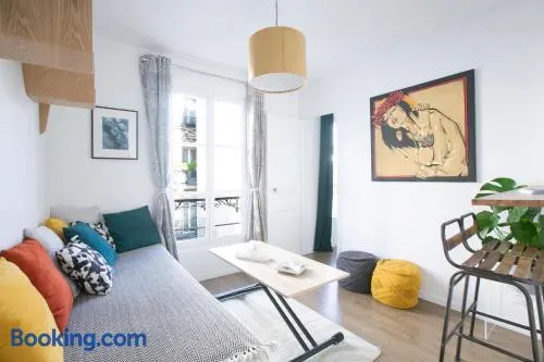Charming 1 Bedroom Marais Hideaway - FB17A - Image 1