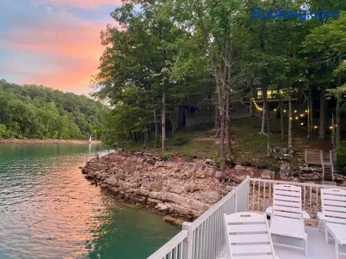 Norris Lake Retreat w Private Dock, Gentle Lake Access, Sleeps 13, SXS nearby - Image 1