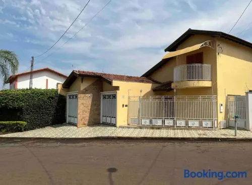 Casa Amarela - Sobrado em Brotas - Image 1