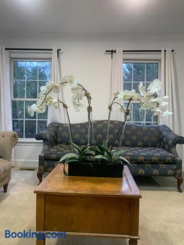 5BR Retreat Nature and Access Laurel MD - Image 1