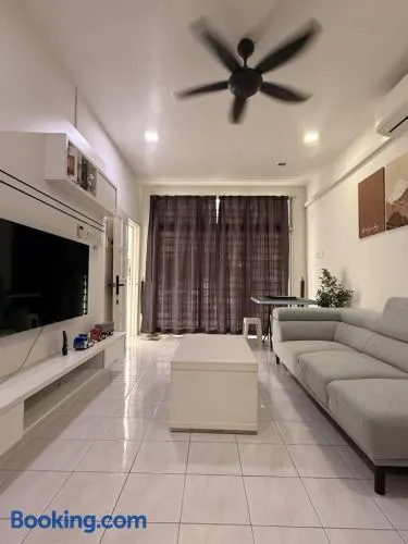 Paroi Seremban Cozy Homestay Sleeps 7 - Image 1