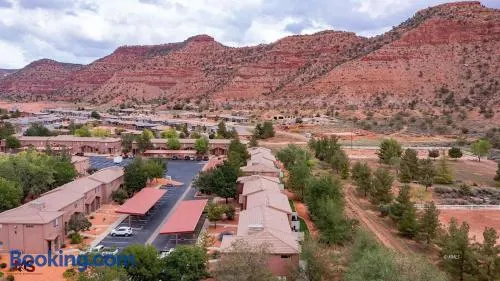 3BR / 2BA Townhome with Pool, Patio, WiFi, Washer/Dryer - Image 1