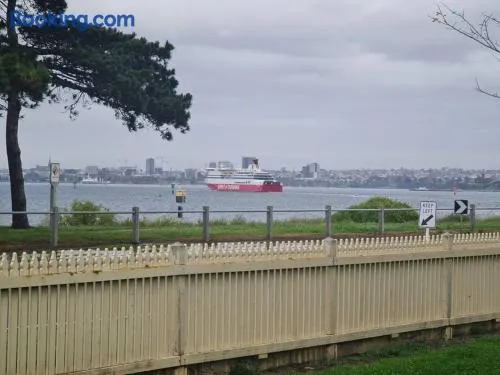 Waterfront Quiet Stay off Geelong & Avalon Airport - Image 1