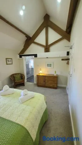 The Lodge a beautiful barn conversion with 3 ensuite bedrooms on the edge of Cannock Chase - Image 1