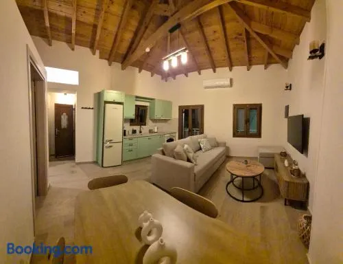 Geitonia Apartments, Smaragda Apartment - Image 1