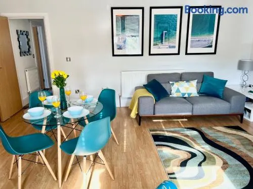Between beach & shops - Private parking en-suite - Image 1