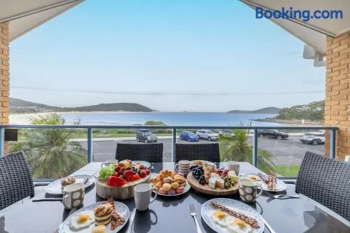 Tah Villa 1, 68 Marine Dr - stunning views, linen and air con - Image 1