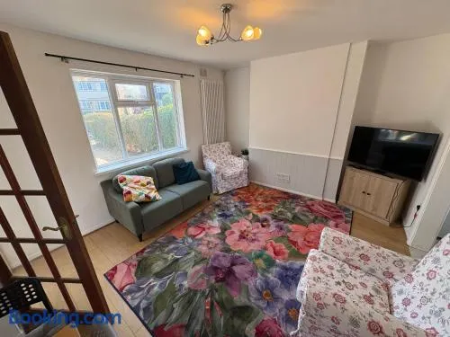 EMA Kegworth 3 bedrooms house 4 beds- private drive way - Image 1