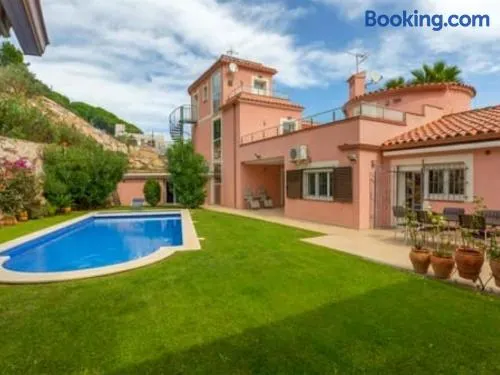Villa avec barbecue, terrasse et jardin | Vue montagne - Image 1