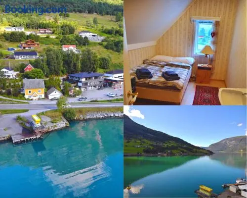 Sjarmerende feriehus i Olden rett ved fjorden - Image 1
