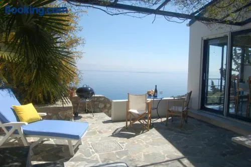 Cottage with sea view - Image 1