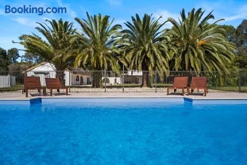 Las Palmas Hunter Valley Estate, 11m Pool, Kangaroos, Fire Pit, Playground - Image 1