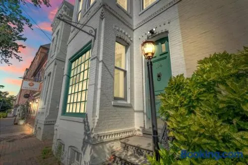 The Verdigris| 1800s Charm| King St| Easy Parking - Image 1