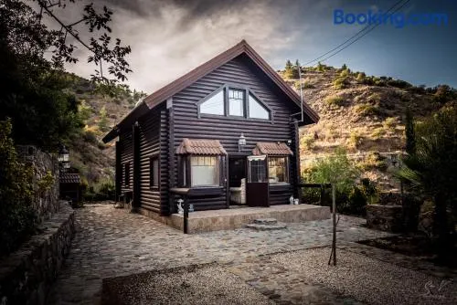 *2 bdr log house /mountains/Queen bed/fireplace - Image 1