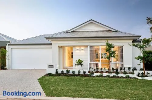 Four-Bedroom House Near Perth Airport - Image 1