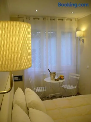 Grignetti Bed - Image 1