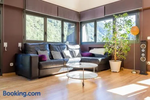 Dúplex Artístico con Terraza I 10 min del Centro I AndStay - Image 1