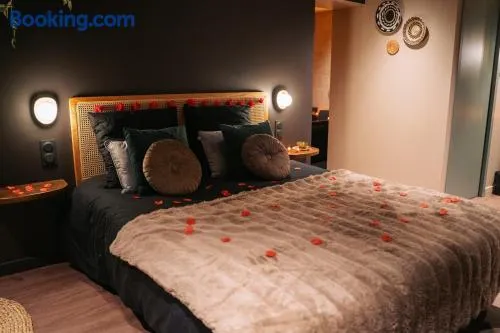 Mana Suite - Appartement de luxe avec Jacuzzi XXL - Image 1