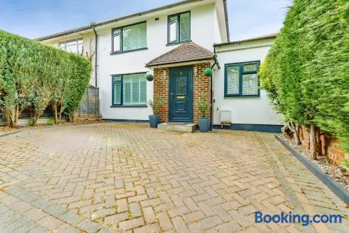 6 Copse View - Image 1