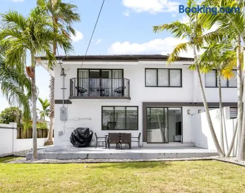 June Special! 4BR - Private Yard, Grill, Soaking Tub, Near Coral Gables & MIA Airport - Image 1