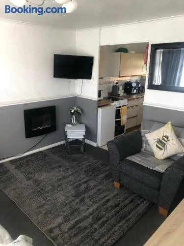 2 Bedroom Chalet Close to Beach - Image 1