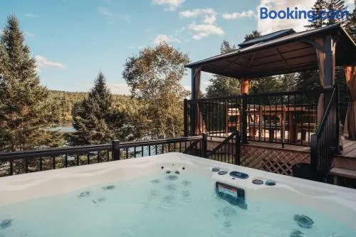 Magnifique chalet au bord du lac avec Spa - Image 1